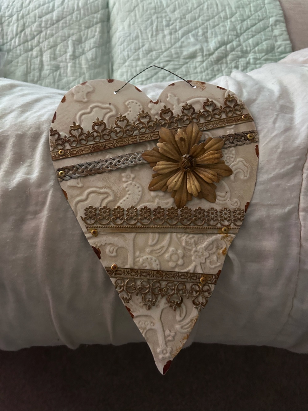 Decorative White and Gold Floral Wall Accent (12x9)